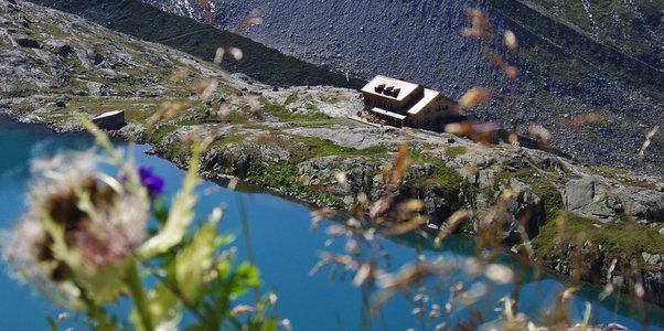 Zittauer Hütte and unterer Wildgerlossee © Familie Kogler